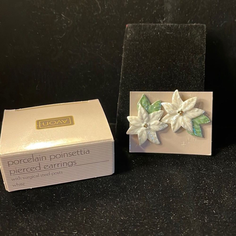 Avon -1990- Vintage Porcelain Poinsettia Earrings- White